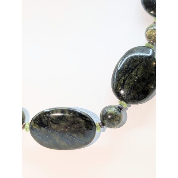 Marked BB 925 Sterling Nephrite Stone Peridot Silver Bead Hook Clasp Necklace - Picture 5 of 9